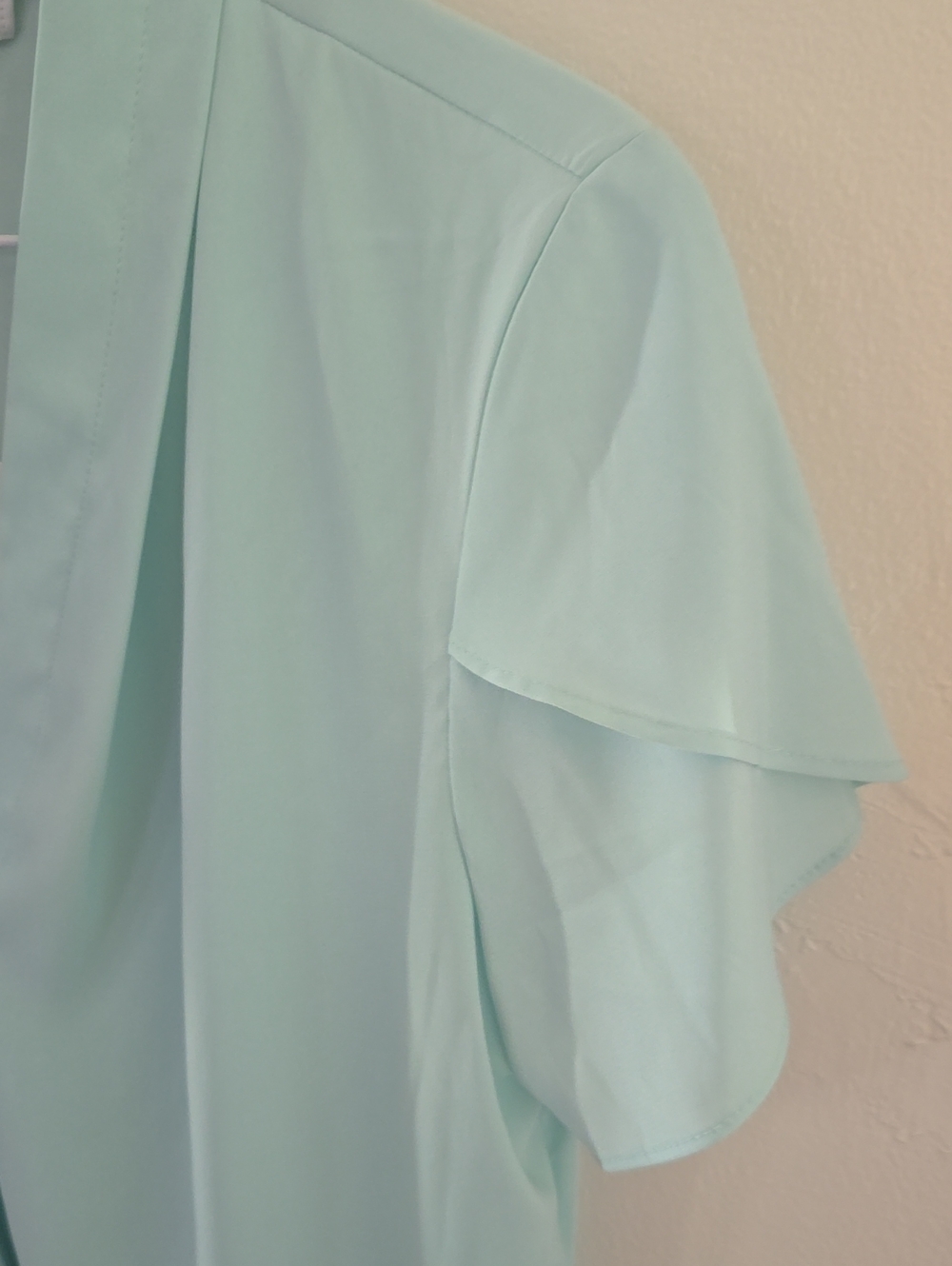 Calvin Klein Womens V-Neck Flutter Sleeve Blouse Size Medium NWT - Picture 2 of 7